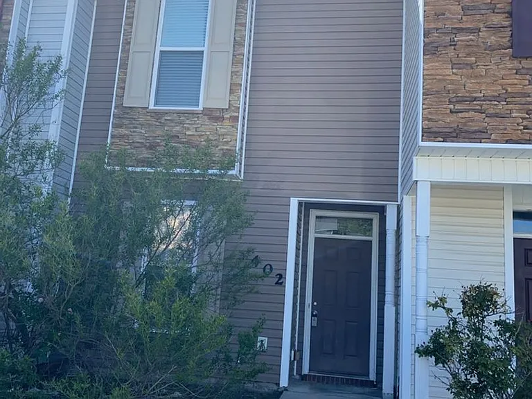 402 Glenhaven Ln — Photo 1