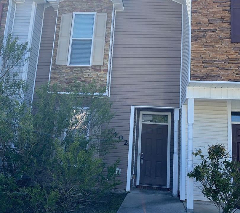 1st image of 402 Glenhaven Ln