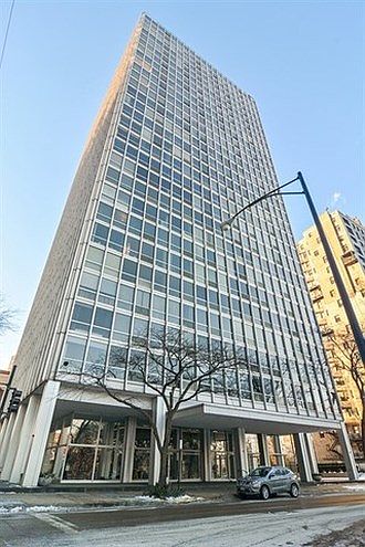 2400 N. LAKEVIEW AVE.