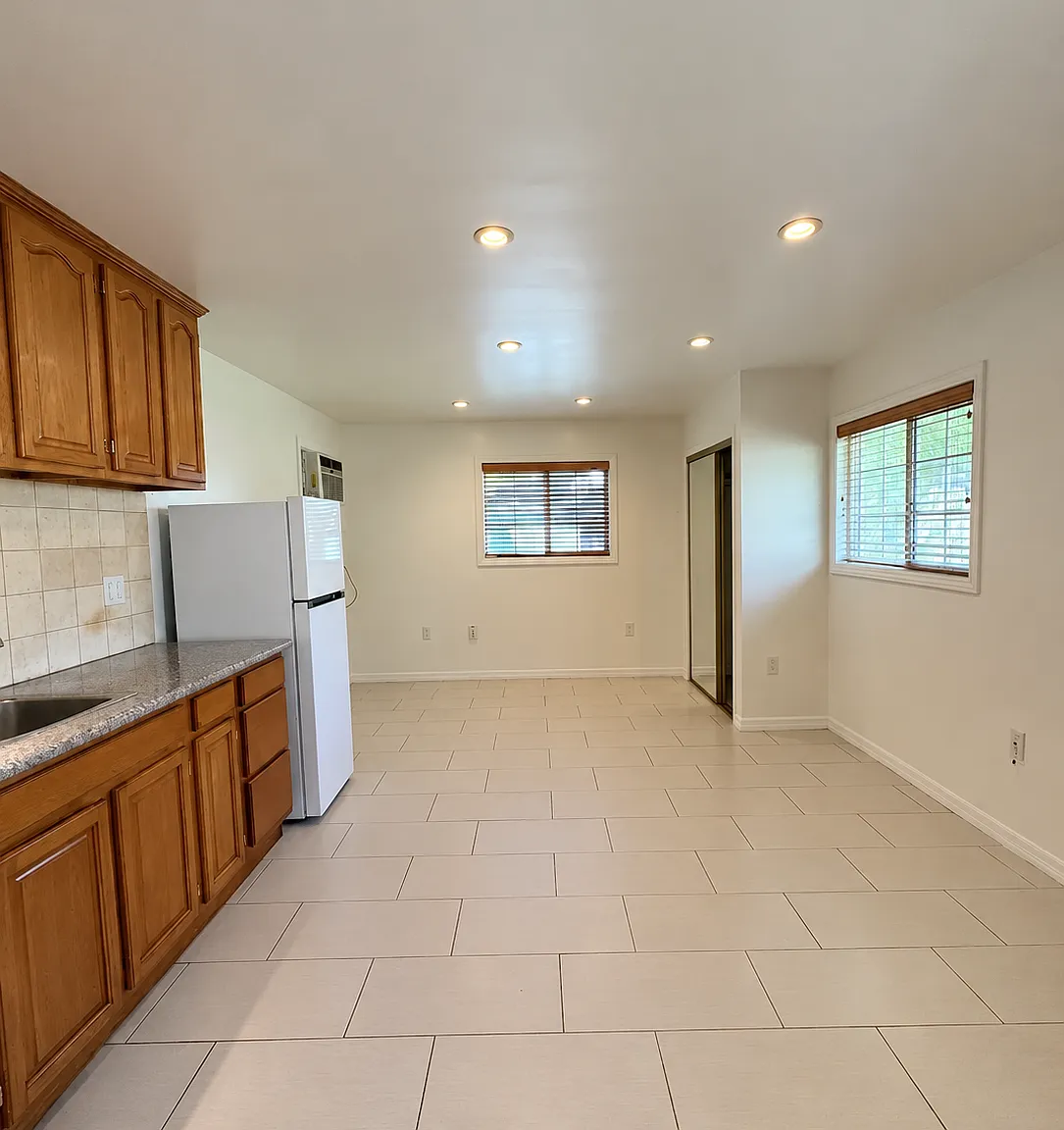 Peaceful Highland Park Studio-Style ADU with Full Kitchen and Yard Access! — Photo 4