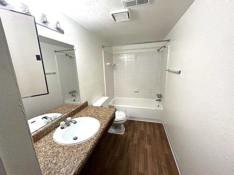 Windsor Place Apartments — Photo 50
