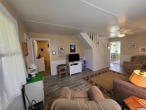 2nd image of 11873 Shady Ave
