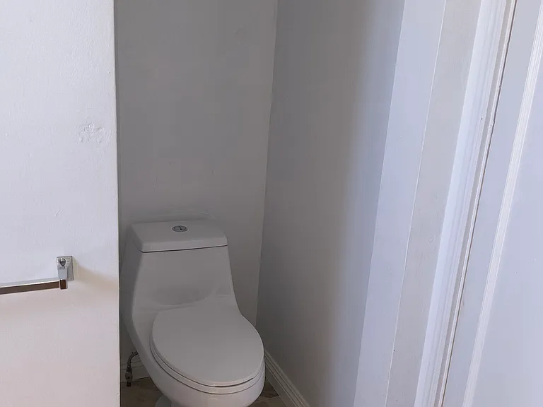 33 Grove St — Photo 12