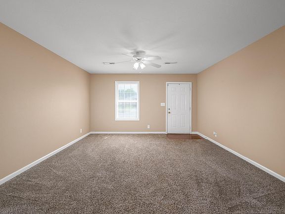 4th image of 113 Maureen Dr