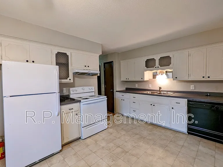 5117 Washington St NE — Photo 5