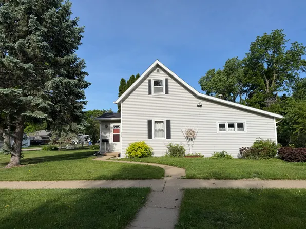 233 S Pine St, Vermillion, SD 57069