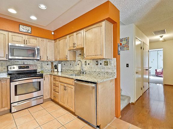 Kitchen      5