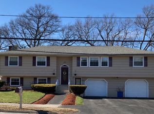 3 Meadow Dr, Middleton, MA 01949