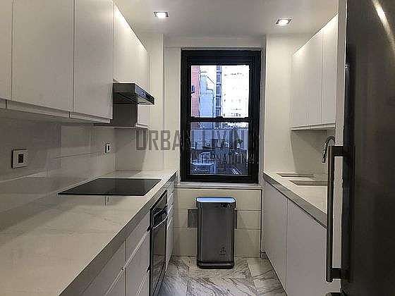 5th image of 135 E 54th St APT 3E