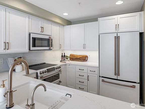 3rd image of 225 4th Avenue #B401