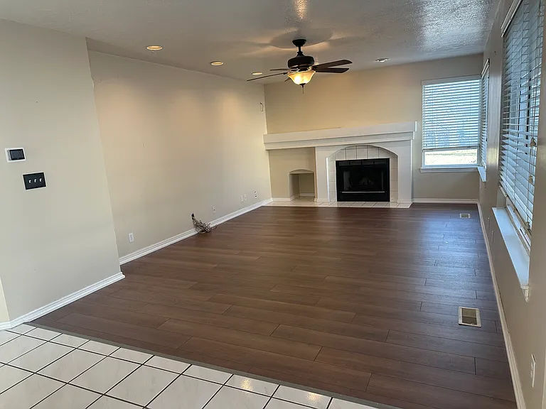 425 E Crown Pointe Dr — Photo 10