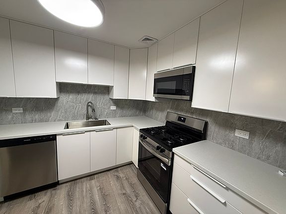 4th image of 9S220 Lake Dr #16A-102