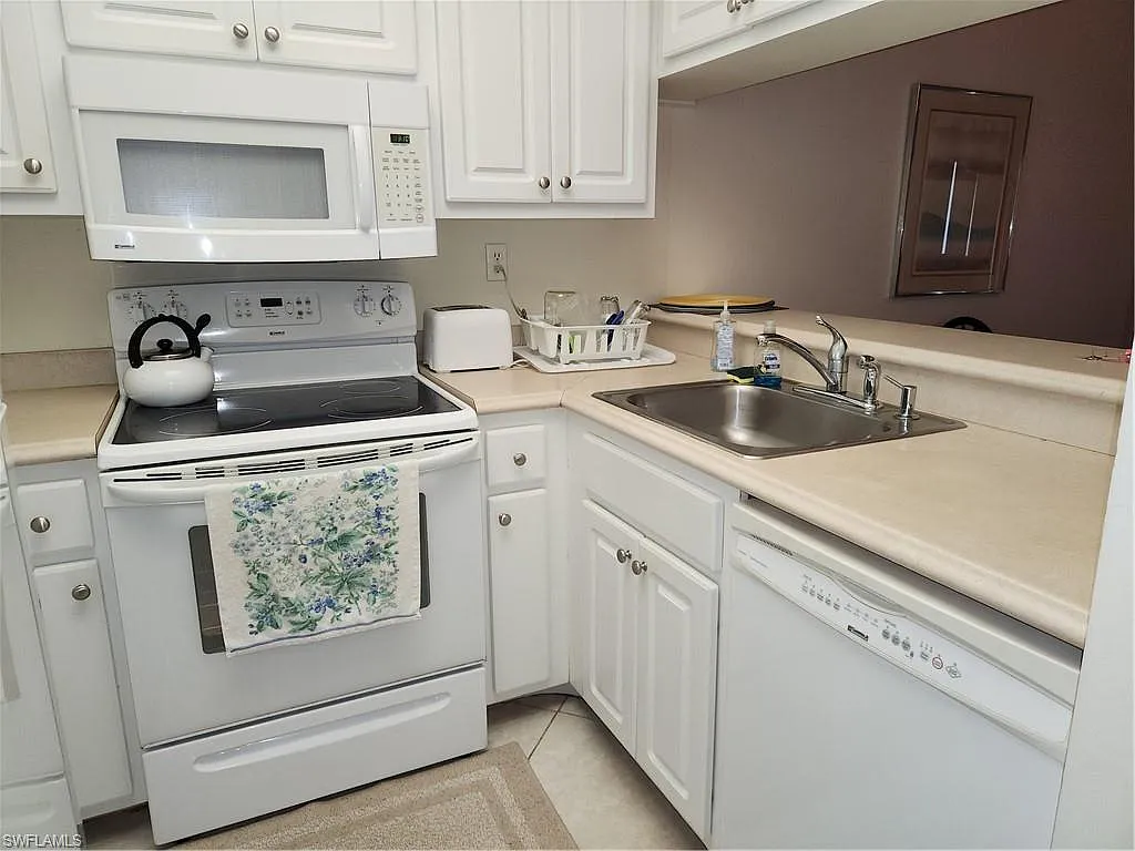 Building Photo - 3320 Olympic Dr #122