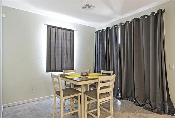4 bed, 1832 sqft, $2,800 — Photo 2