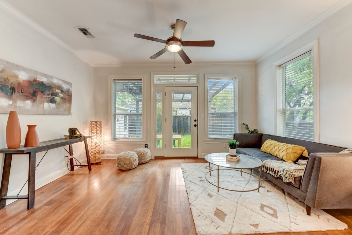 W 14th St-009