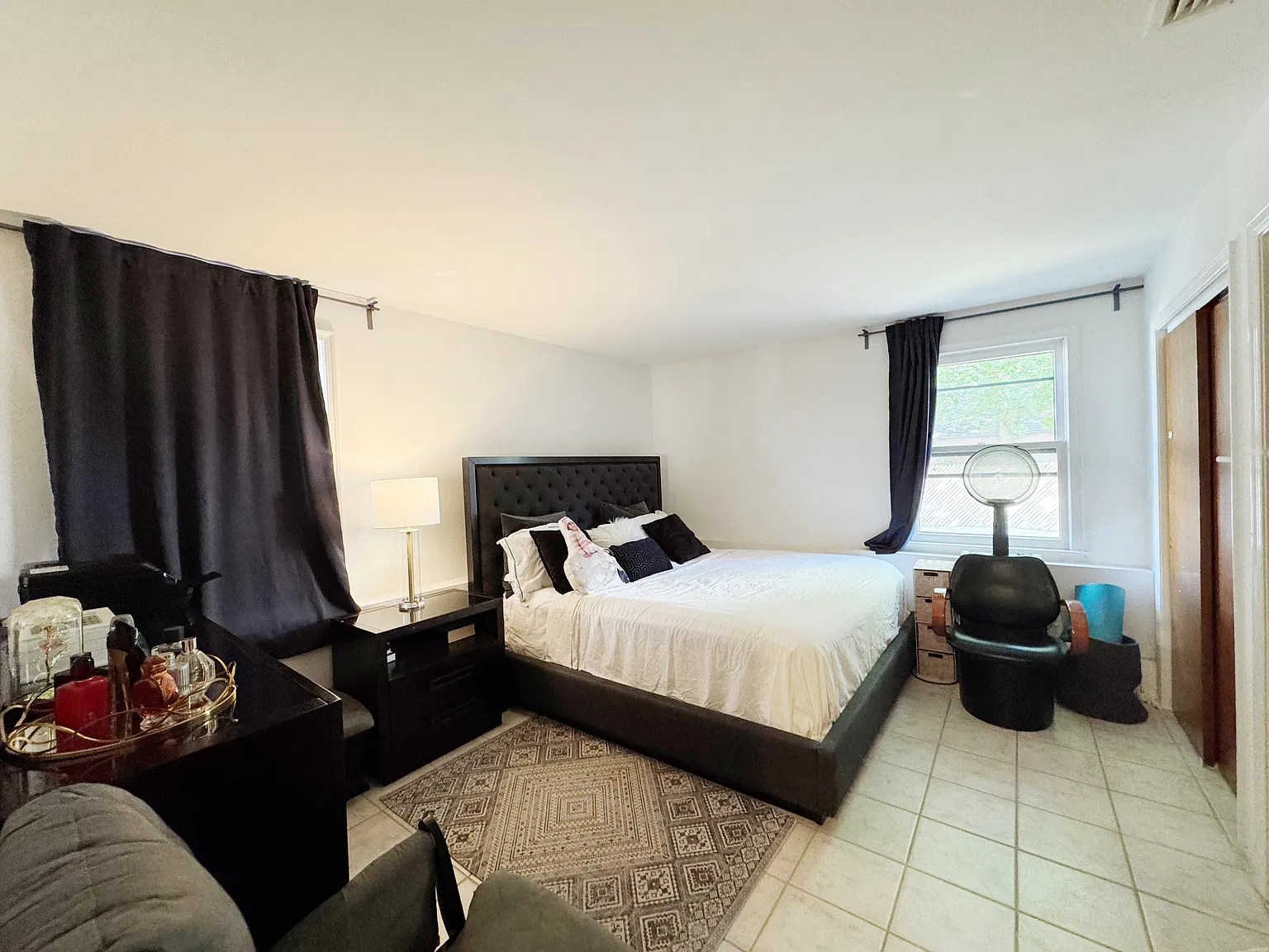 2 bed, 1000 sqft, $1,999 — Photo 4