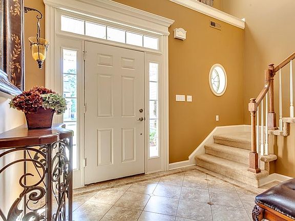 3rd image of 1625 Silver Oaks Ln