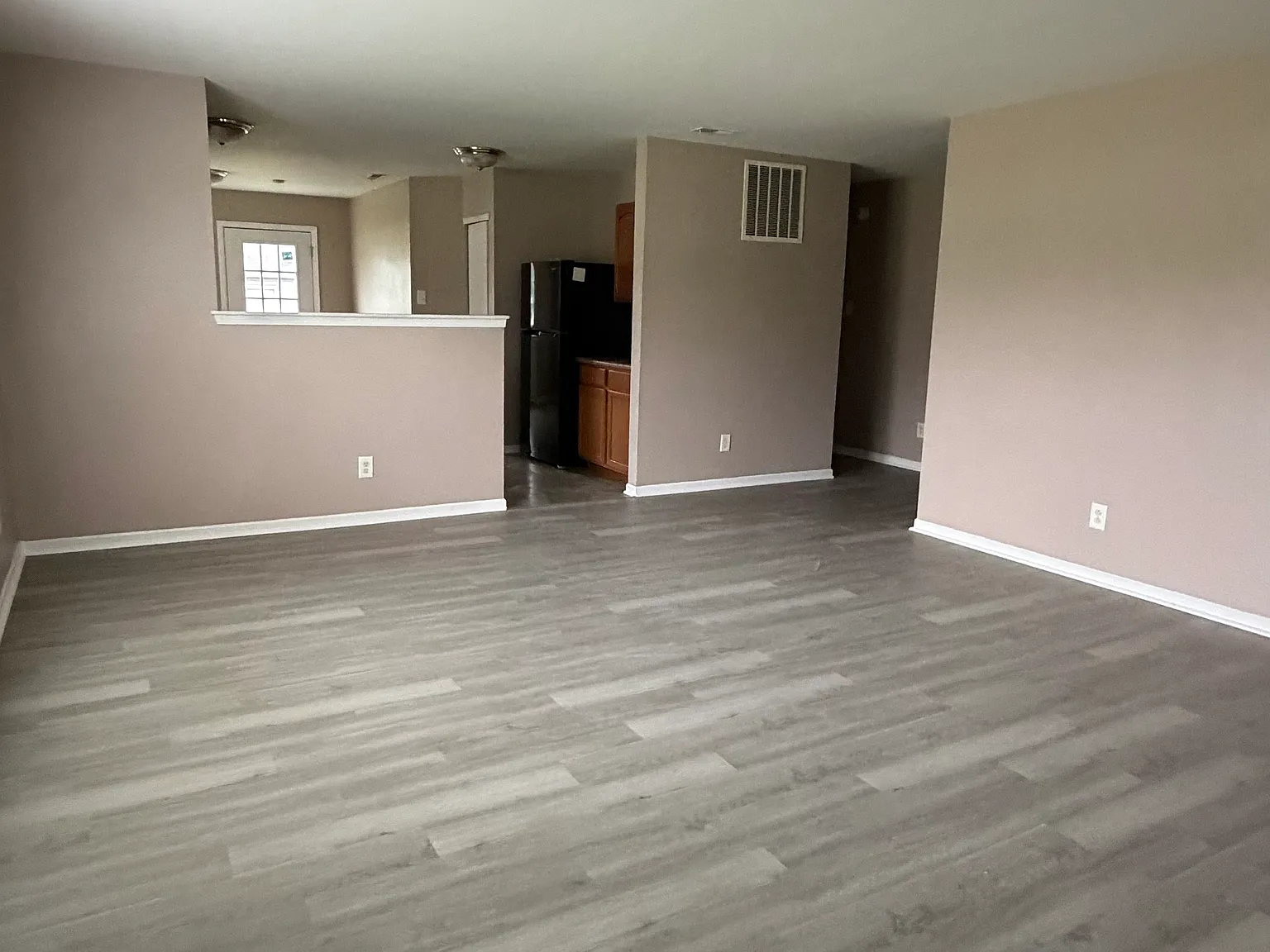 3 bed, 1264 sqft, $1,650 — Photo 1