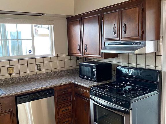3rd image of 2523 Fernwood Ave