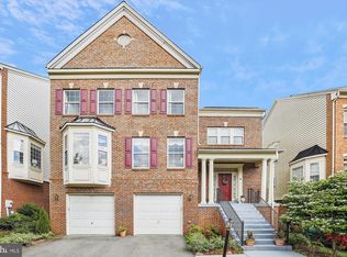 11 Hidden Forest Dr, Gaithersburg, MD 20877