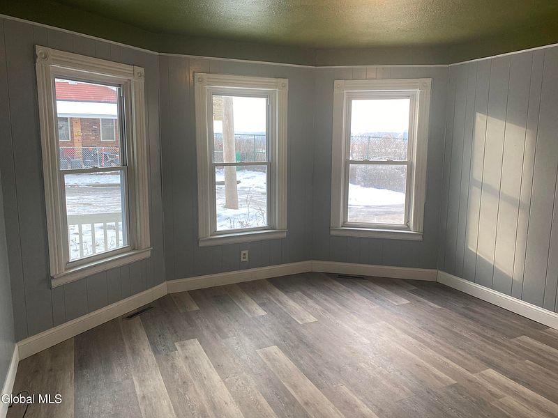 4th image of 609 Bluff Avenue