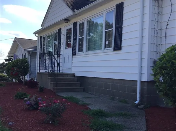 4 Hancock St, Shrewsbury, MA 01545