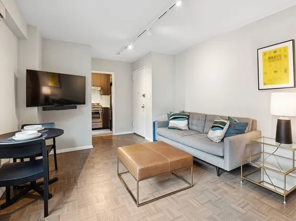 201 W 21st St APT 4K, Manhattan, NY 10011