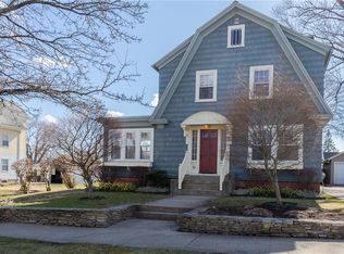 16 Ravenswood Ave, Providence, RI 02908