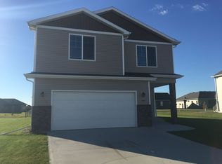 1559 35th Ave S, Moorhead, MN 56560