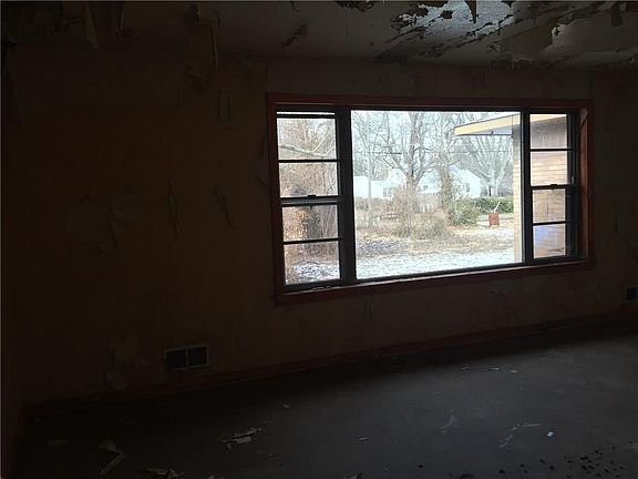 4th image of 3960 N Wallace Ave