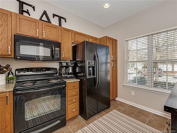 5th image of 14233 Tamarack Dr