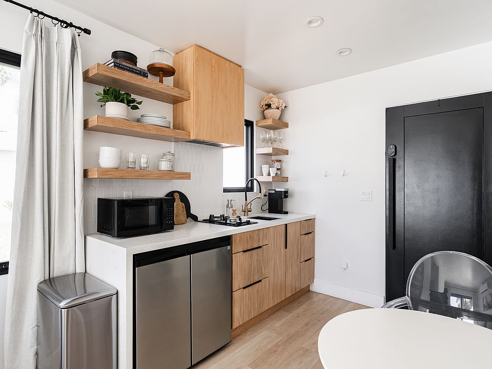 Compact kitchen with all the essentials