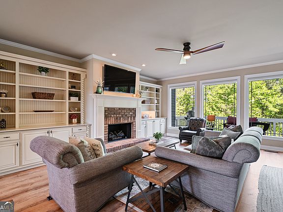 5th image of 4452 Sandhurst Pl