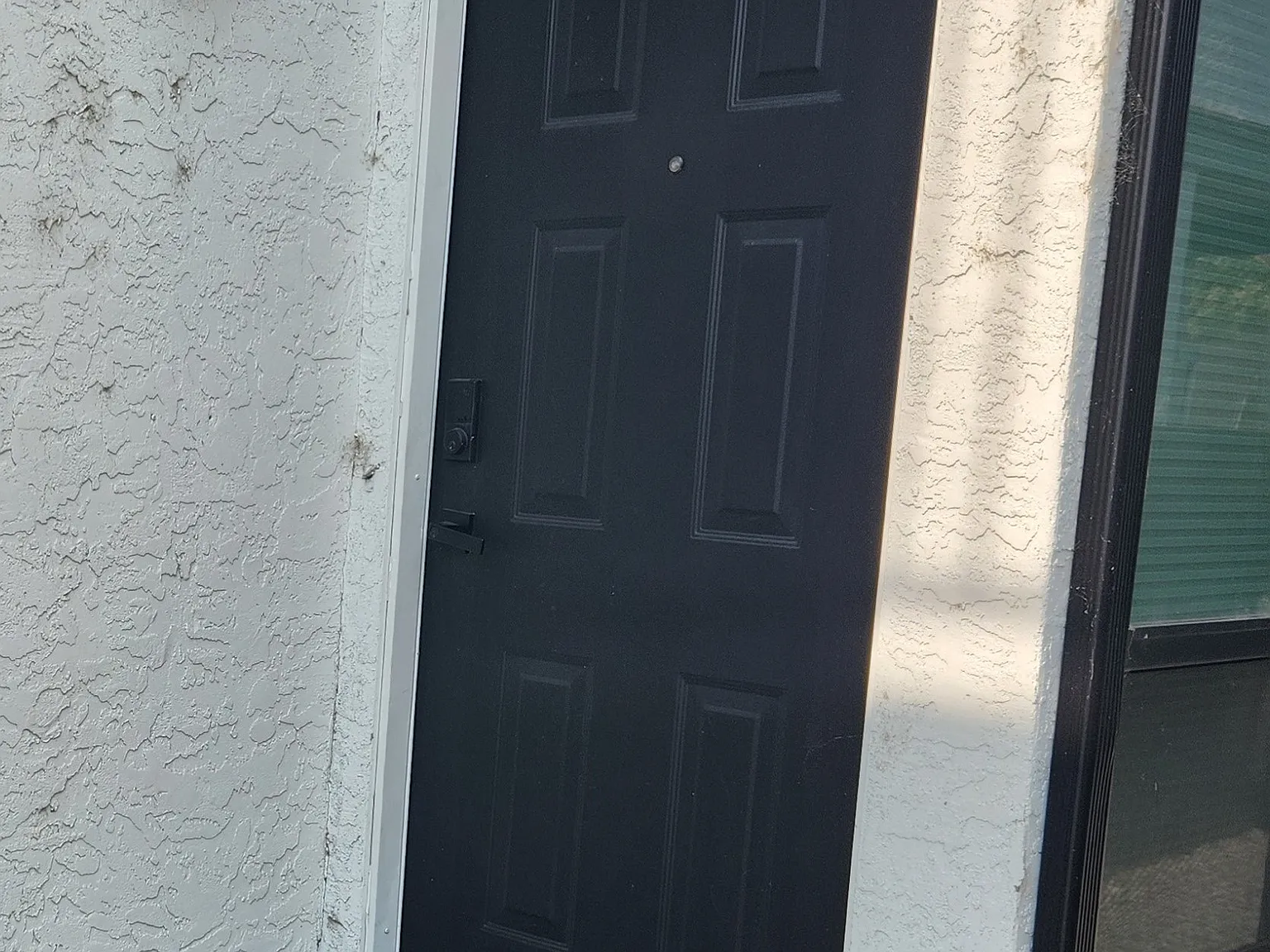 985 Manhattan Dr — Photo 3