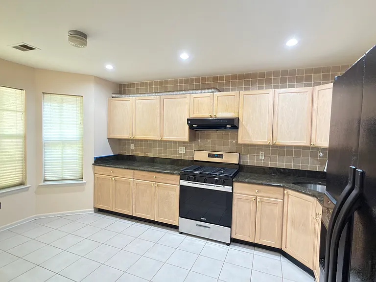 13 Amy Dr — Photo 3