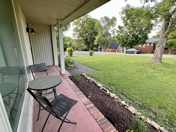 3 bed, 1636 sqft, $2,500 — Photo 2