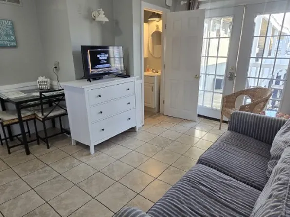 12 G St, Hampton, NH