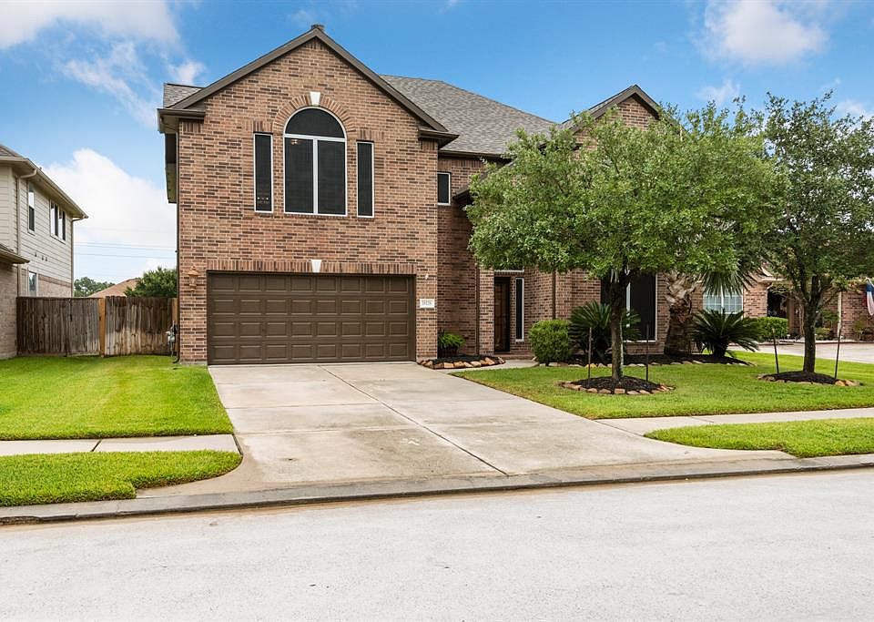 Gorgeous 5 bedroom/3 bath home located in Memorial Springs.