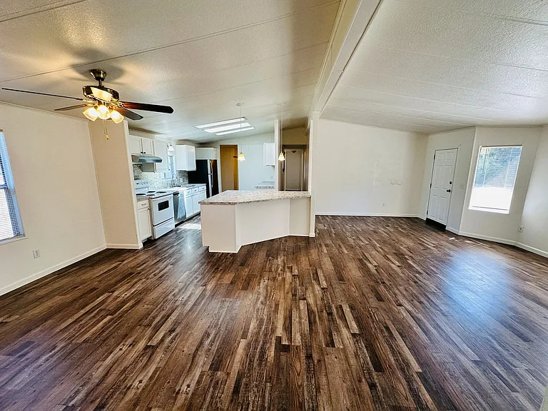 14014 NE 70th Ave — Photo 2