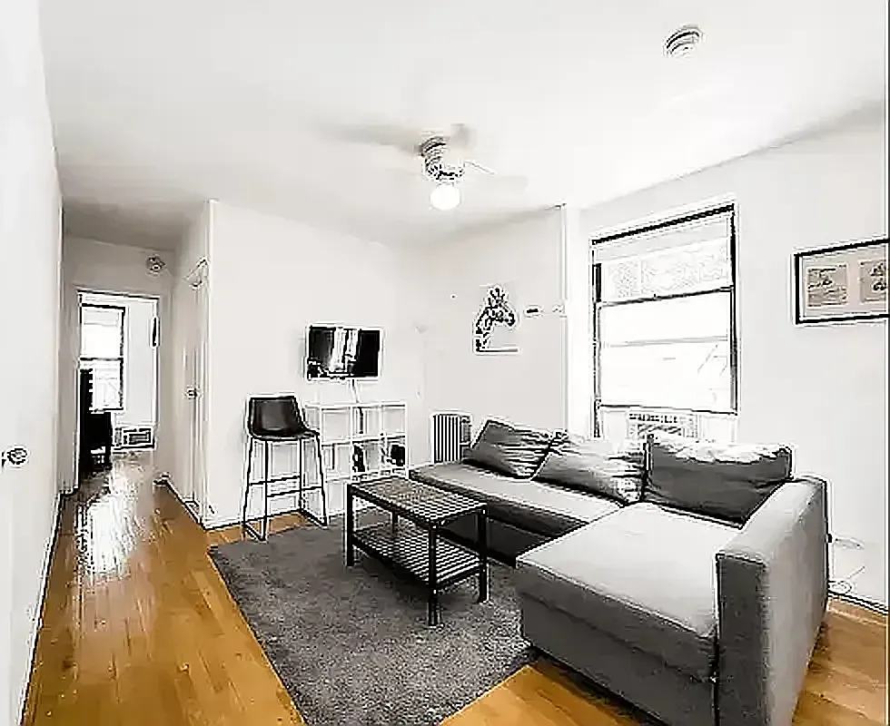 18 King Street — Photo 1