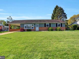 915 Emily Dr, Mechanicsburg, PA 17055