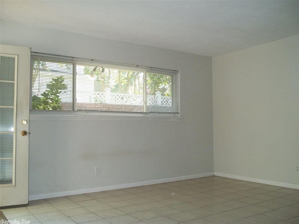 2nd image of 415 W 18th St APT 14