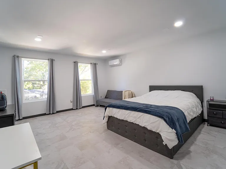 7610 Barry Rd — Photo 10