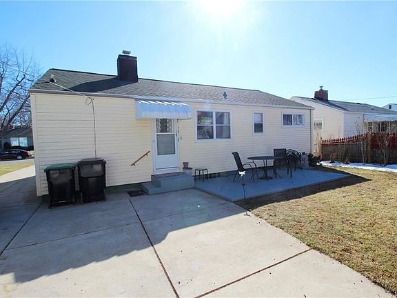 4th image of 34 Pickford Ave