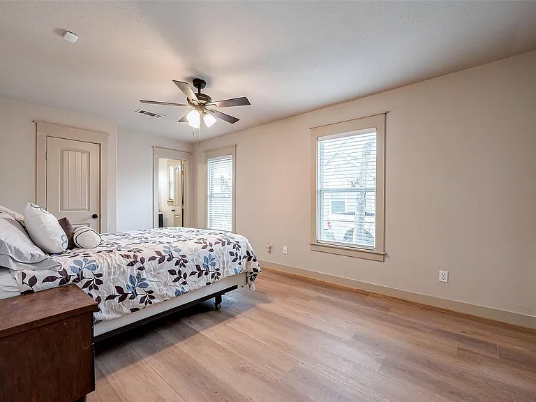 1216 Campbell St — Photo 10