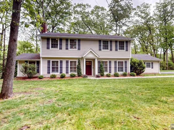 523 Ewing Ave, Franklin Lakes, NJ 07417