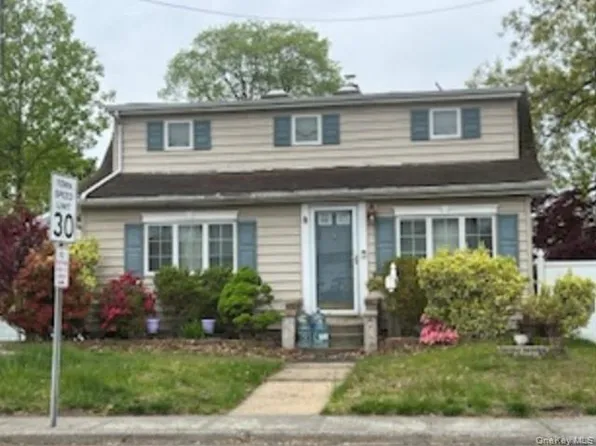 656 E Meadow Avenue, East Meadow, NY 11554