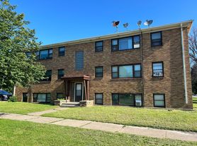 Great 1 Bedroom In W St Paul!! Move In Specials!!