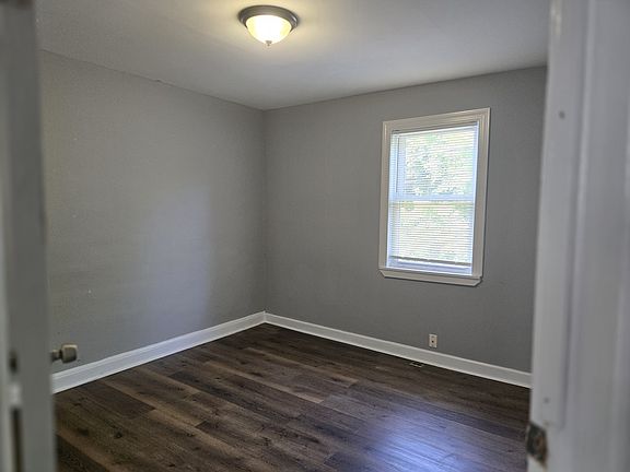 4th image of 40 W Talbott St Unit 1