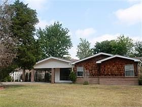 1st image of 2507 Parkwood Pl